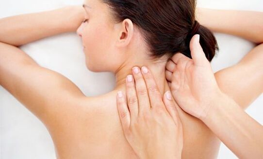 Masaxe do pescozo para axudar a relaxar os músculos, aliviar a tensión e a dor